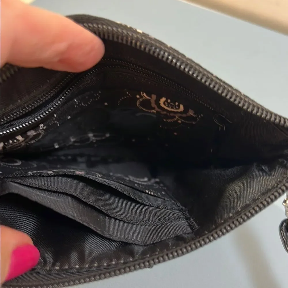 Thirty-one Grab and Go Black and White Floral Wristlet